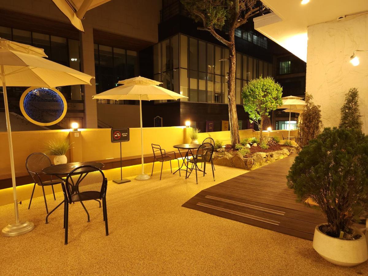 Oyo Myeongdong 5 Lodge Seul Exterior foto